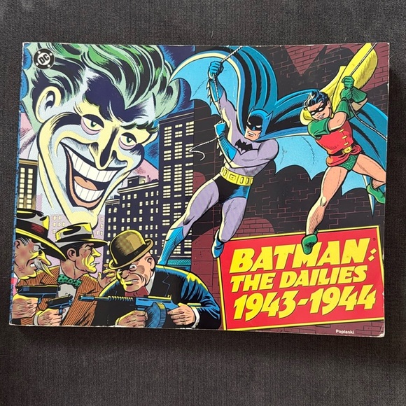 Batman the Dailies 1943-1946 DC Book - Picture 1 of 8